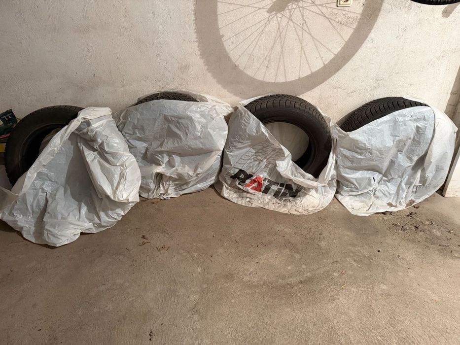 !ЗАПАЗЕНИ! Зимни Гуми Nexen 215/60/R17 DOT 1722 4броя