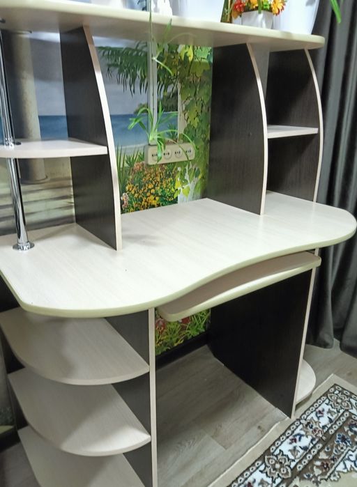 Продам компьютерный стол