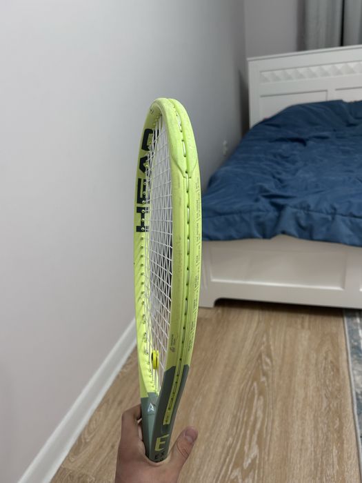 Теннисная ракетка