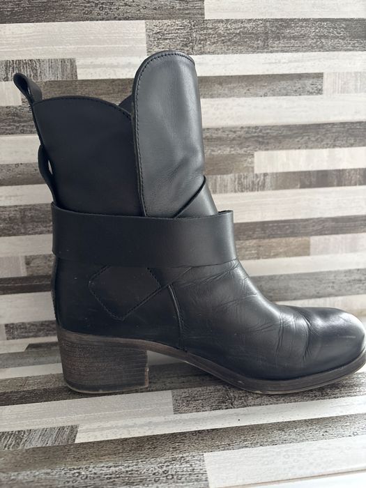 Cizme/ botine marimea 37, Tino