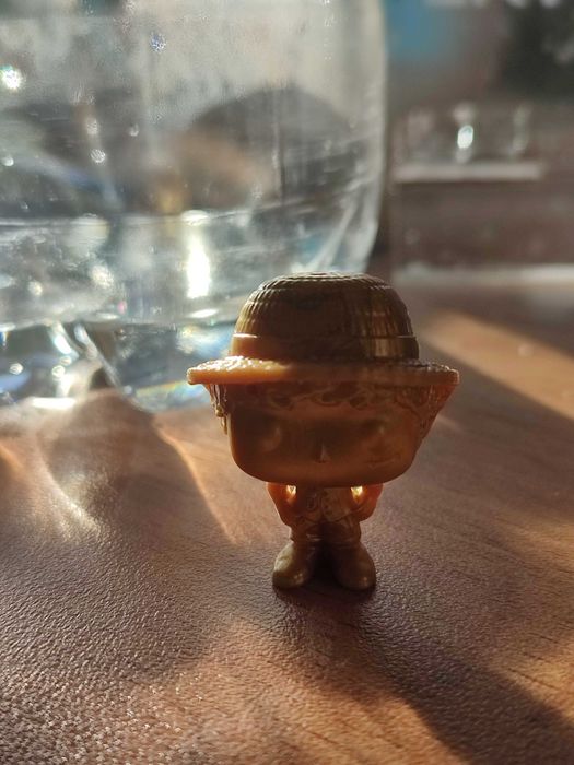фигурка золотого Луффи kinder joy ванпис