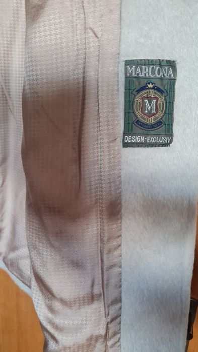 Haină călduroasă toamnă-iarnă din material de calitate superioară.