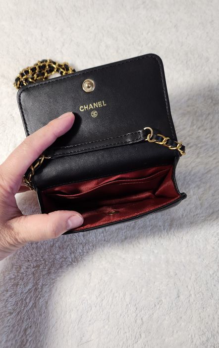 Мини-сумочка Chanel на цепочке через плечо