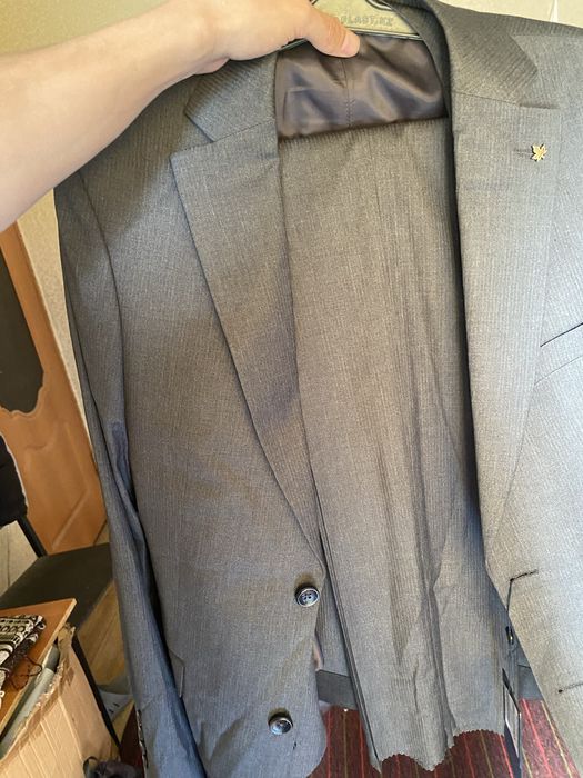 Кастюм тройка серого цвета