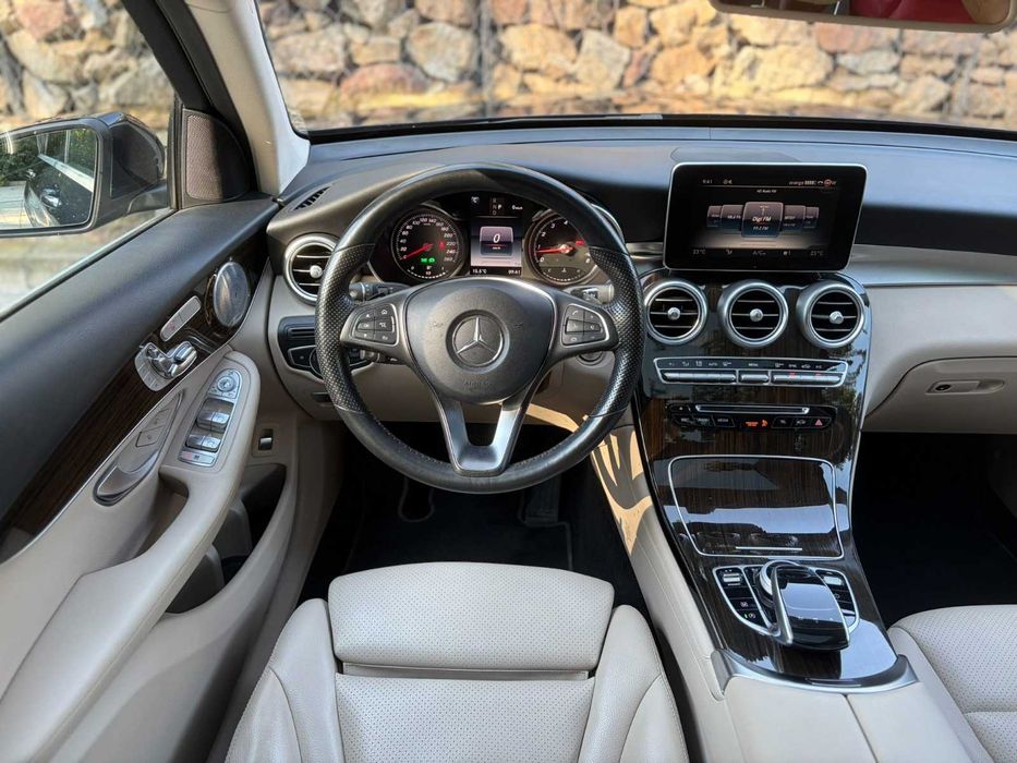 GLC 300 4Matic 4x4 Panoramic/ Camera/ Piele bej/ Sistem sunet Burmester