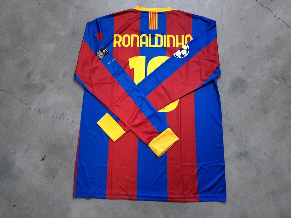 Футболна фланелка със дълъг ръкав  на Роналдиньо Барселона ретро модел