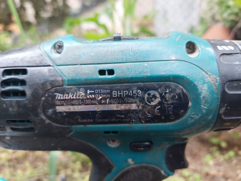 Винтоверт  Makita и електрически верижен трион  Makita UC4030 A