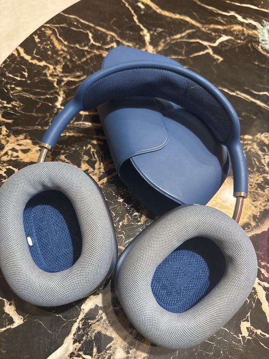 Продам AirPods Max