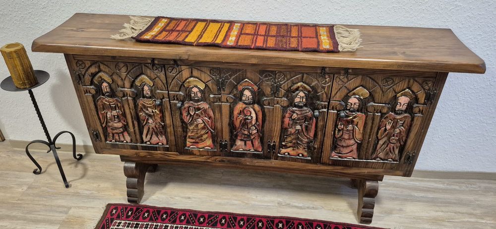 Piesa mobilier artiz. 6 figuri sculptate