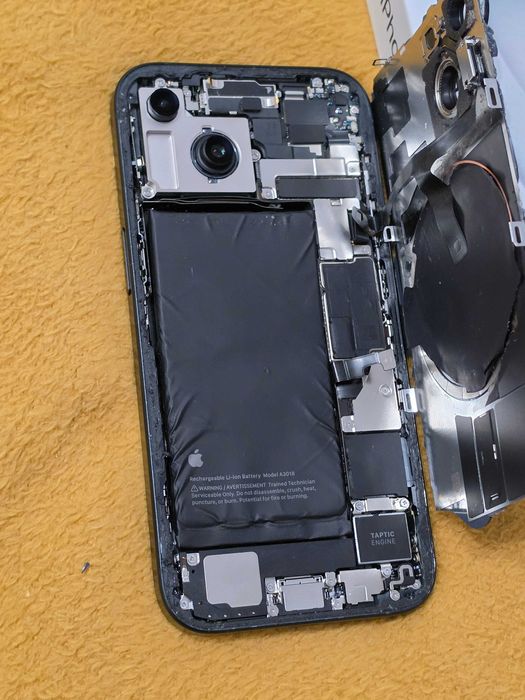 iPhone 15 128GB pentru piese fără icloud