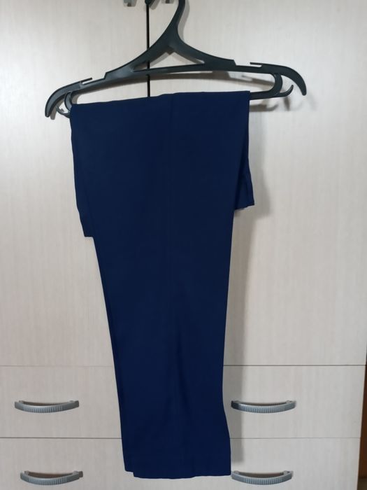 Продам школьный костюм