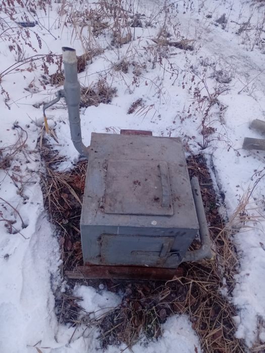 Печи, шкафы, унитаз.