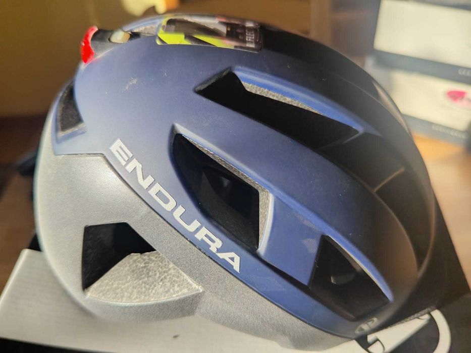 Casca bicicleta Endura Urban cu stop USB L/XL, noua