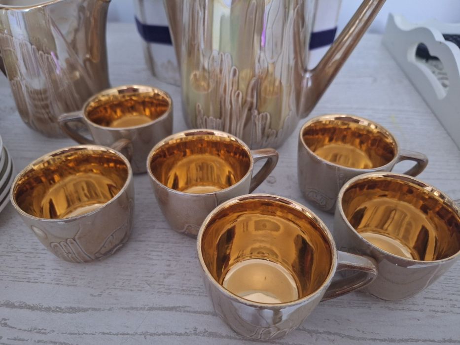 Set de ceai sau cafea de culoare aurie, cu irizații perlate