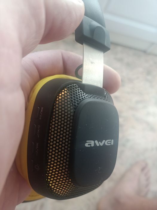 Продам наушники awei