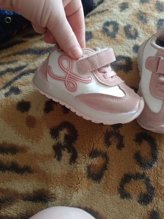 Детские кроссовки