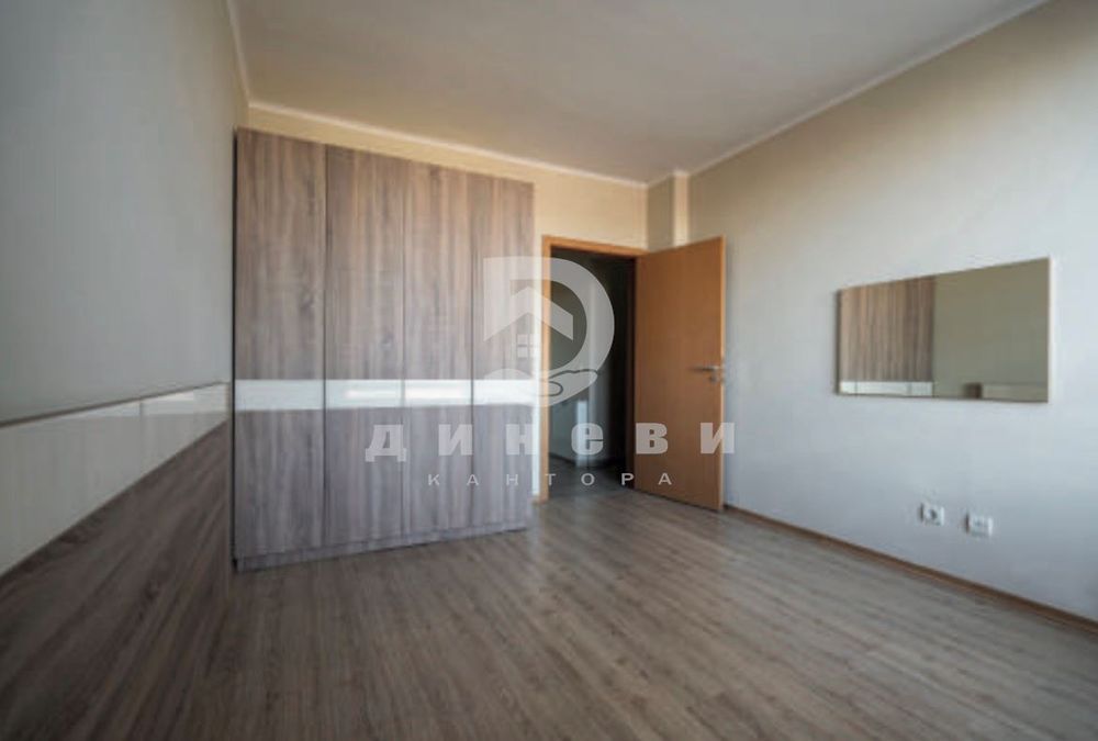 Полуобзаведен апартамент в Кършияка