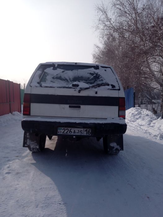 Продам ниссан  торг у капота