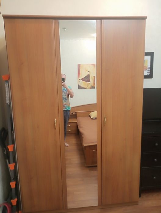 Продам спальный гарнитур