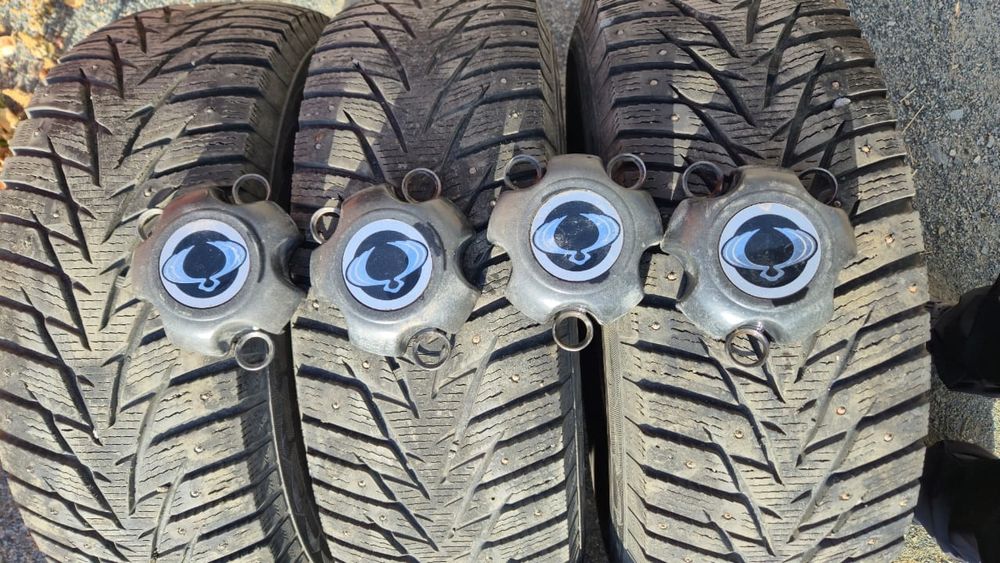 Резина зимняя на дисках 245/70R16