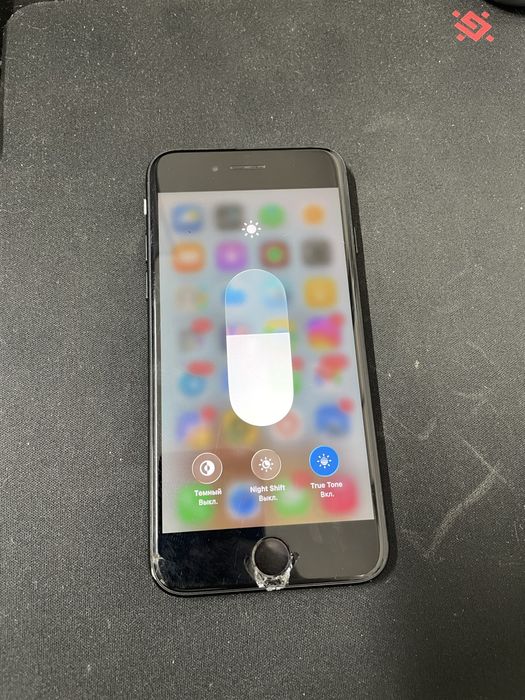 Продам Iphone SE 2020