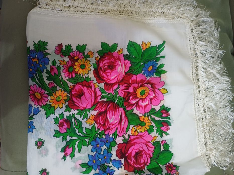 Продам палантин шарф и платки новые