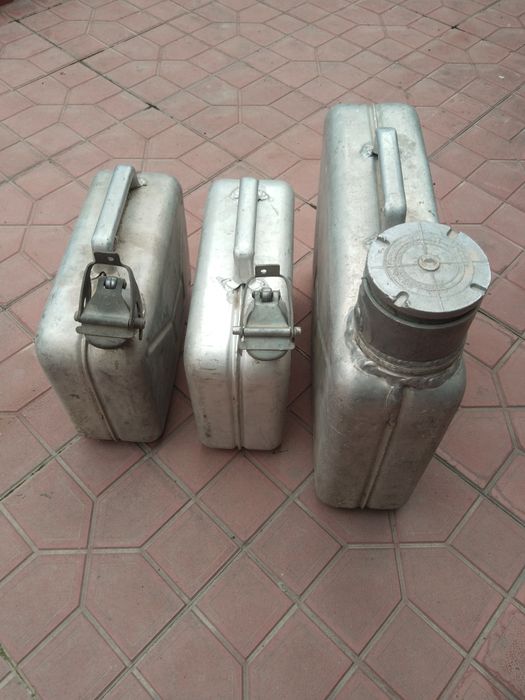 Продам канистры ,