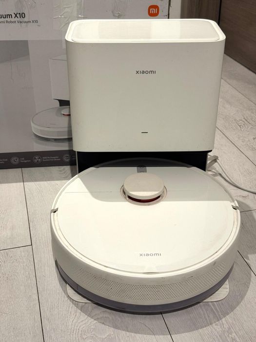Robot aspirator Xiaomi X10 cu stație de golire automată