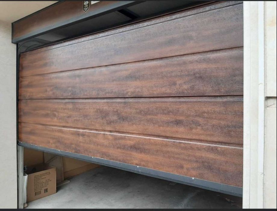 Секционни гаражни врати