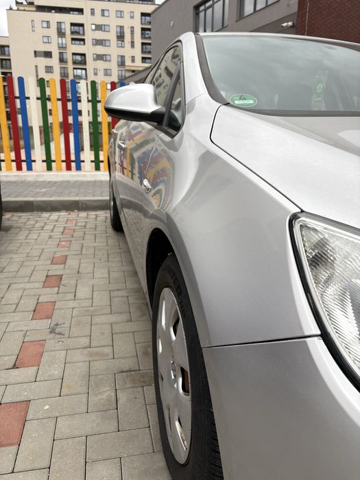 Opel Astra J, 2010, 1.6 benzina