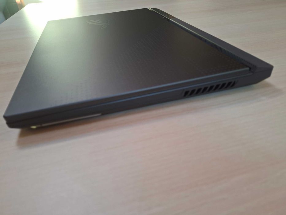 Отличен Лаптоп ASUS ROG Strix G17 G713RM-KH011, 17.3" 300hz, Full HD, AMD Ryzen 7 6800H (3.2/4.7GHz, 16MB), NVIDIA RTX 3060 6GB, 16 GB, 1 TB SSD