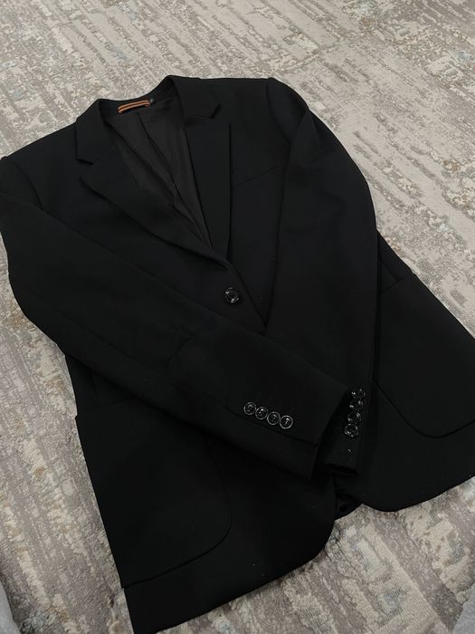 Костюм черного цвета