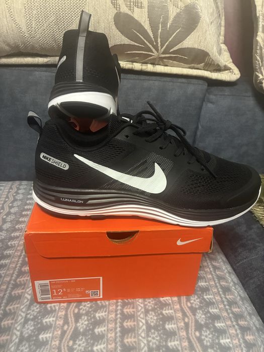 Кроссовки мужские nike.