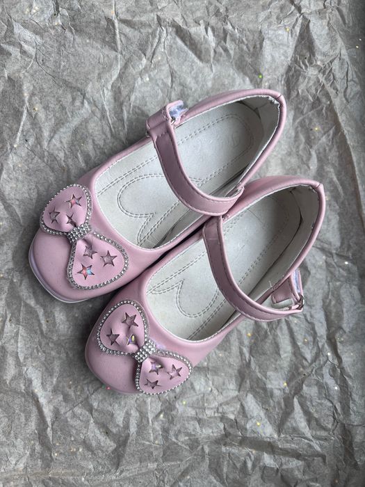 Туфли на девочку 4-5 лет