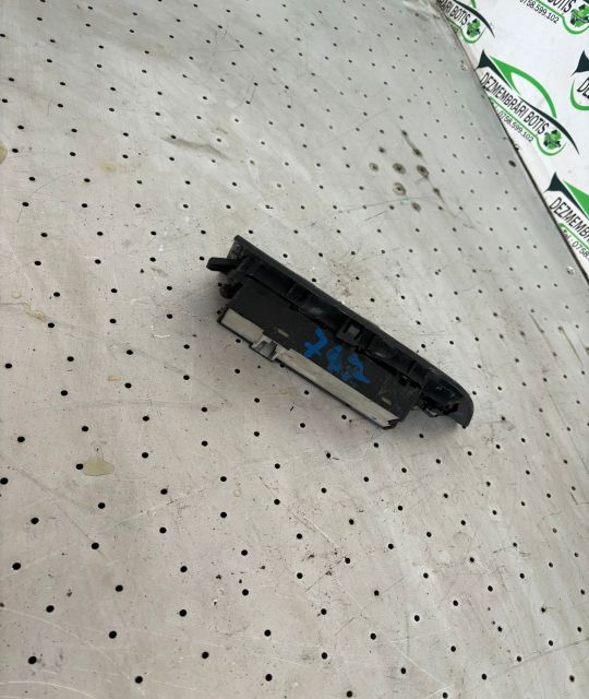 Butoane geam sofer Nissan Terrano R20