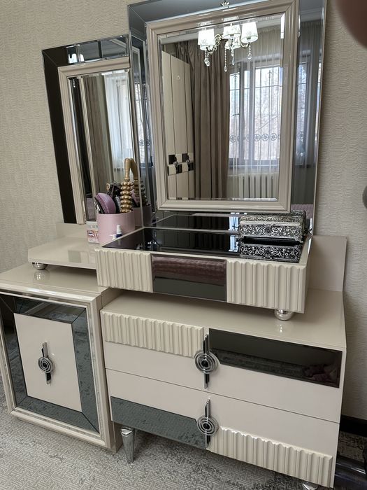 Спальный гарнитур