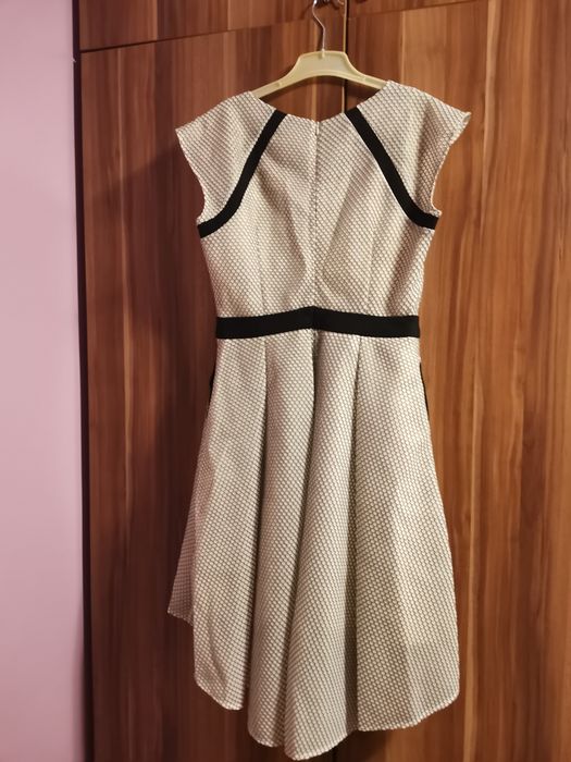 Vand rochii  de ocazie marimea 42