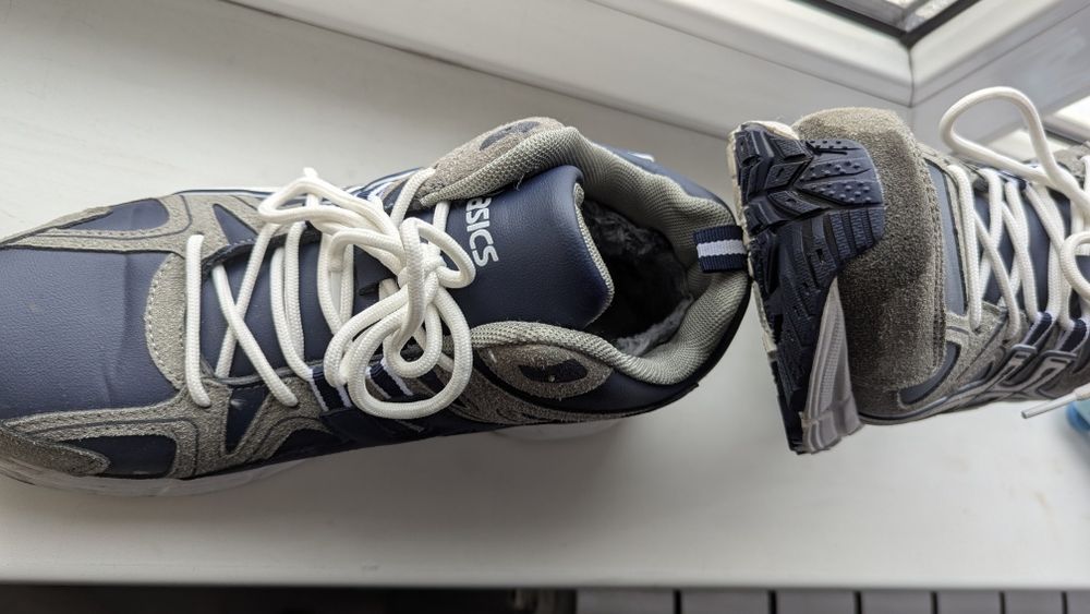 Кроссовки с мехом новые