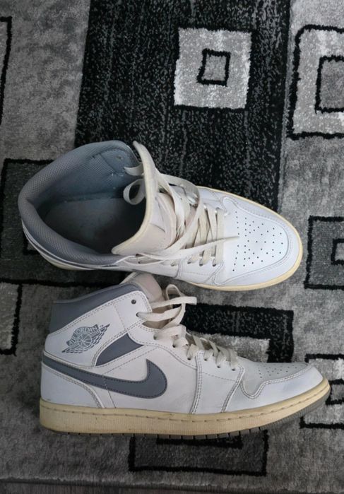 Jordan 1 mid neutral grey