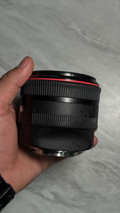 Canon EF 85mm f/1.2L II USM