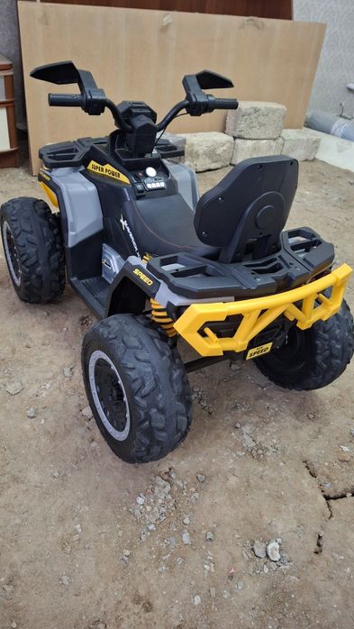 Детская машинка электромобил