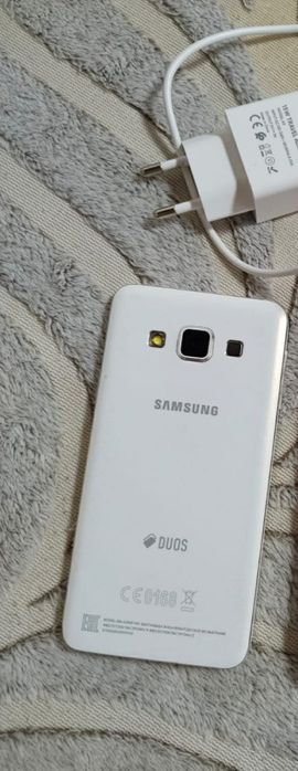 Продам телефон Samsung a3.