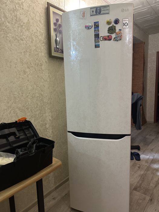 Холодильник LG бежевый