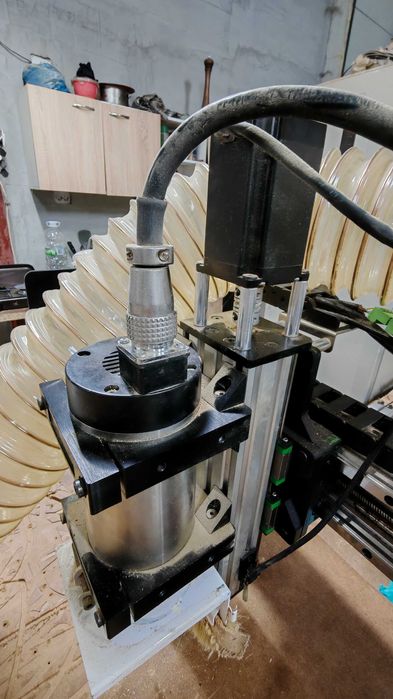 CNC 150/100cm cu spindle(Freza) 2,2kw racire aer folosit 9 luni