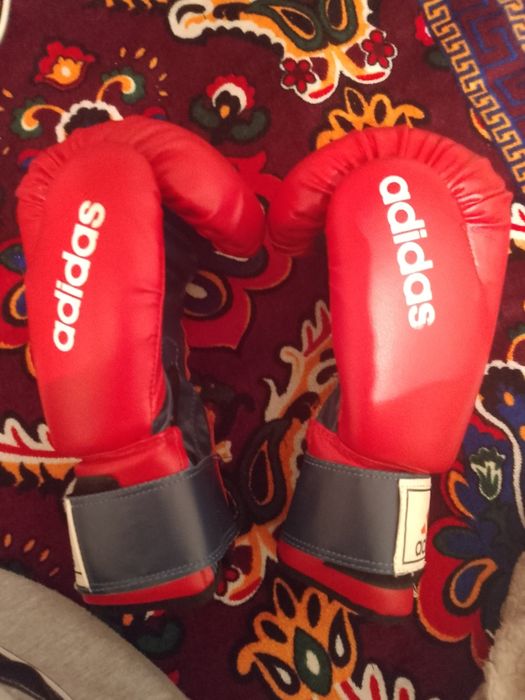 Продам боксерские перчатки