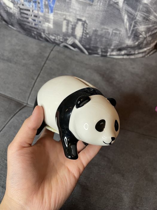 Копилка в виде панды, так же есть плойки