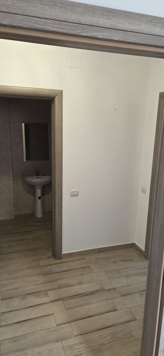 Garsoniera 46 m de închiriat nemobilata