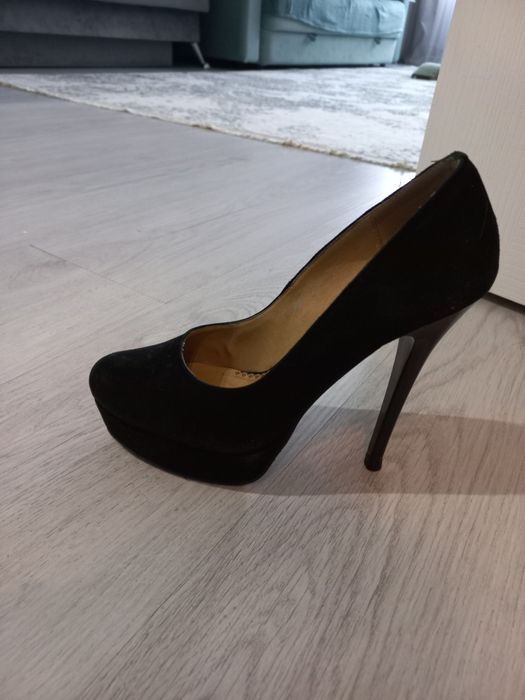 Замшевые женские туфли