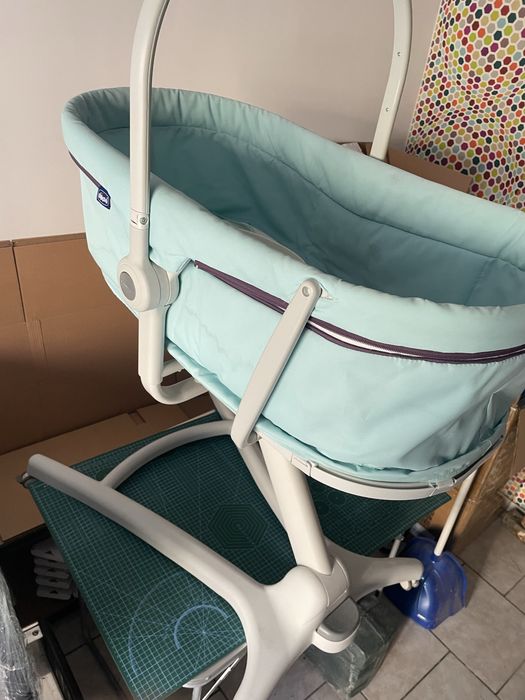 patut ,carucior  ,scanun de masina si scaun de masa