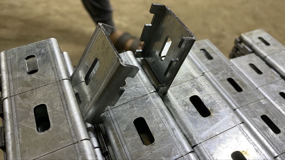 Кронштейны для 3д сетки  цены от 2оо тг